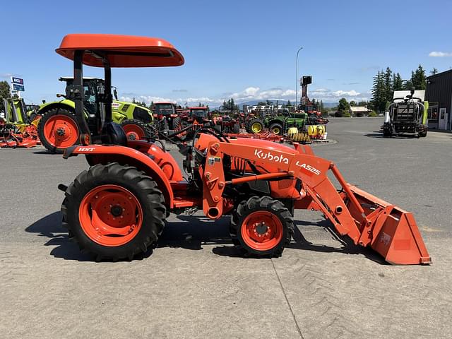 Image of Kubota L3901HST equipment image 4