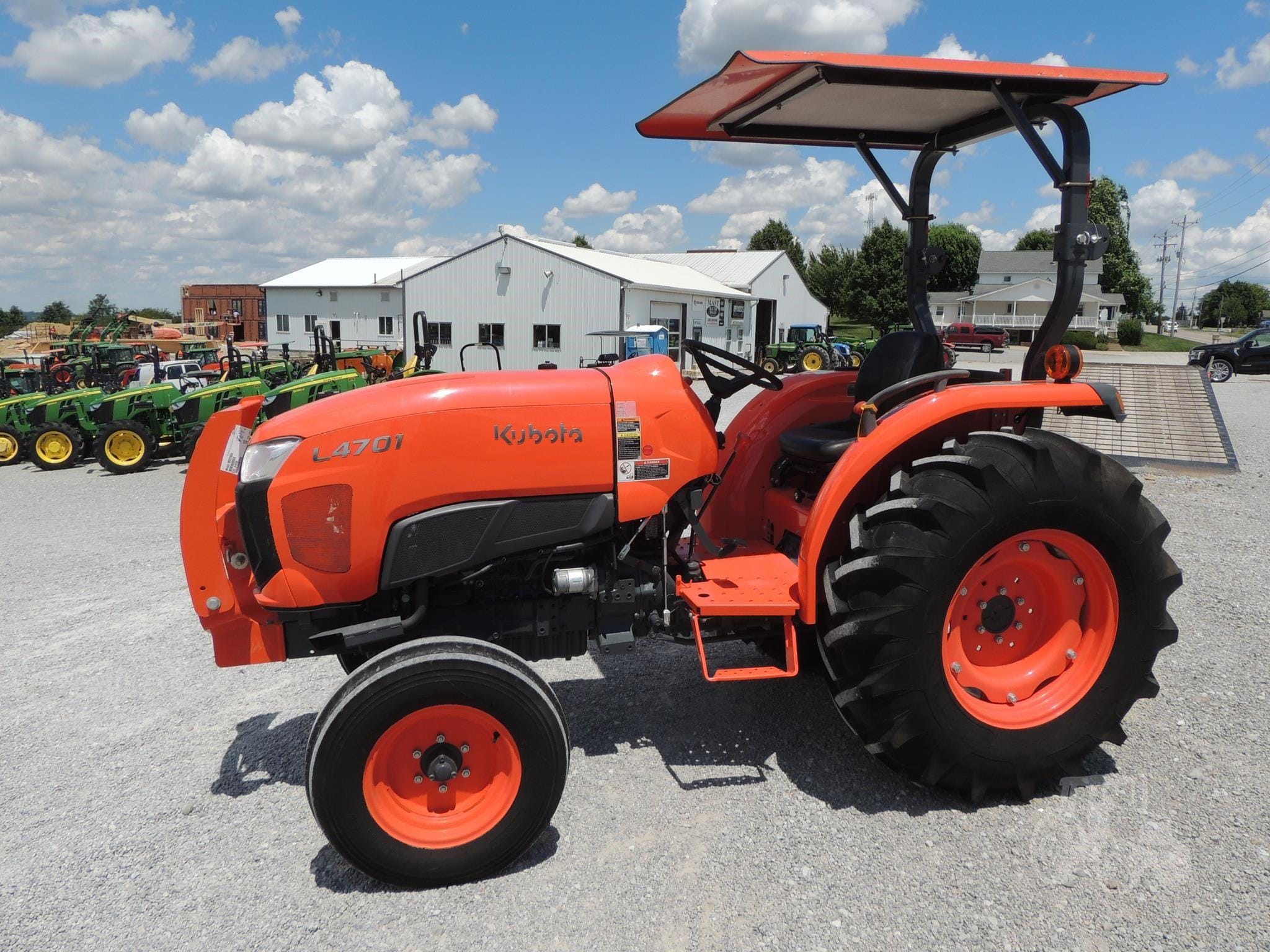 2021 Kubota L4701F Equipment Image0