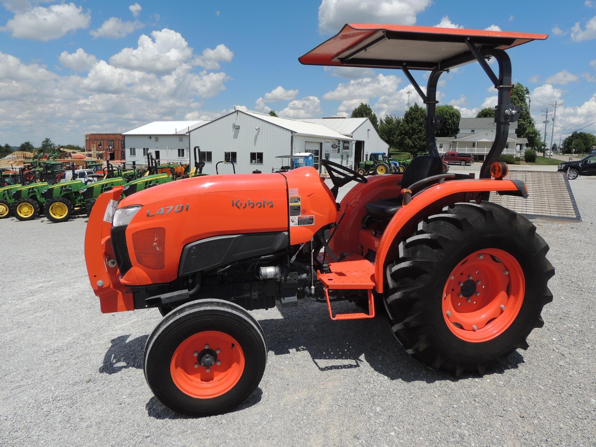 2021 Kubota L4701F Equipment Image0