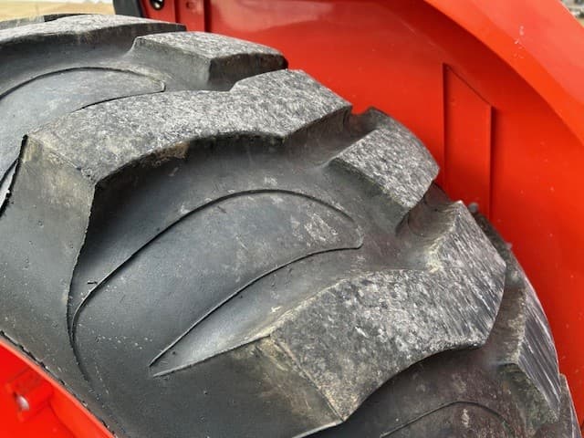 Image of Kubota L4701HST equipment image 4