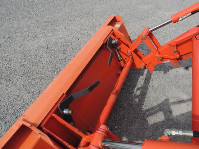 Image of Kubota L5460HSTC equipment image 4