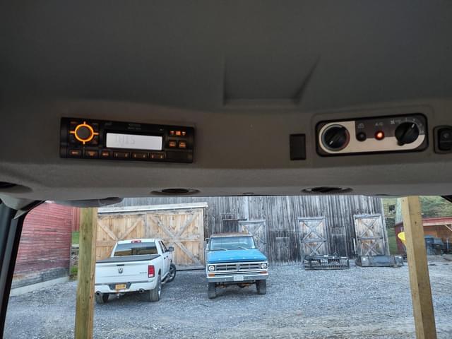 Image of Kubota L6060HSTC equipment image 4