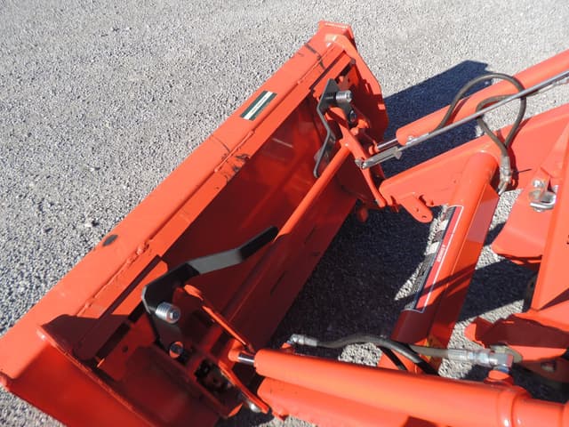 Image of Kubota LX2610HSD equipment image 4