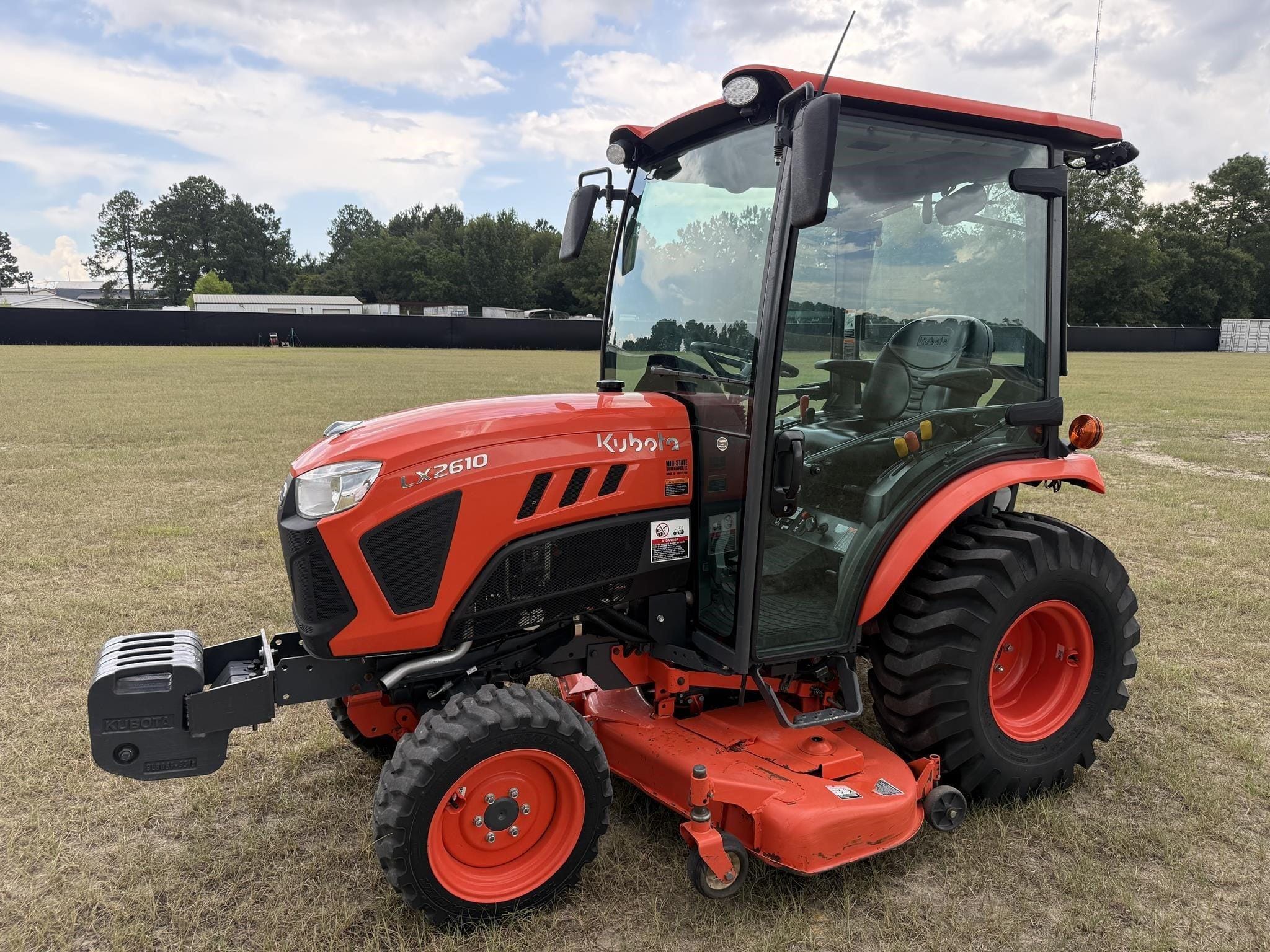 2021 Kubota LX2610HSDC Equipment Image0