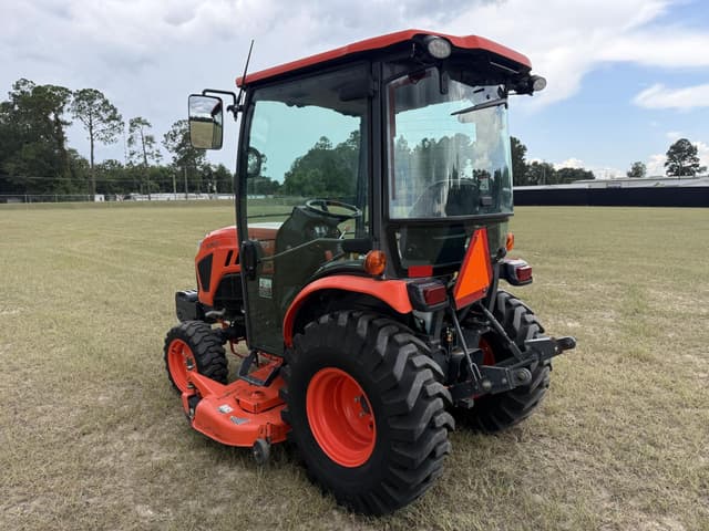 Image of Kubota LX2610HSDC equipment image 2