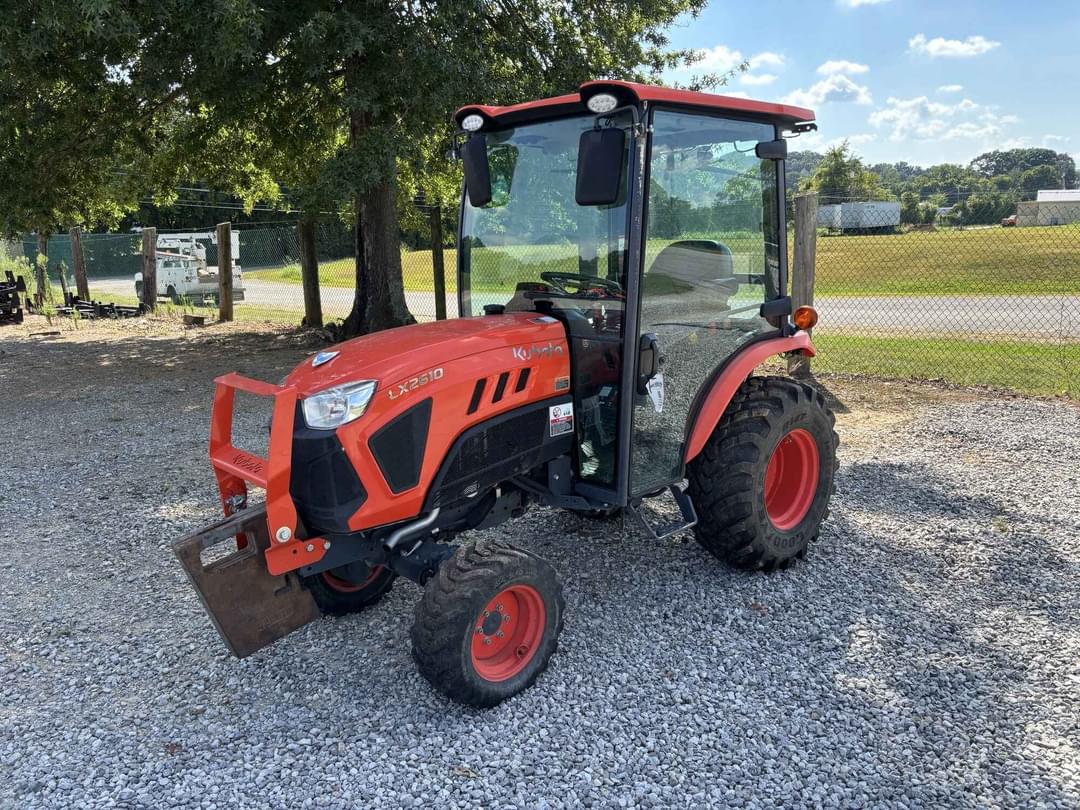 Image of Kubota LX2610HSDC Primary image
