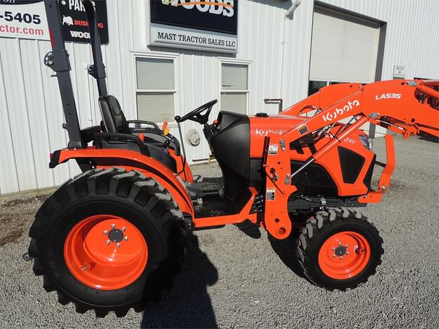 Image of Kubota LX2610SUHSD equipment image 3