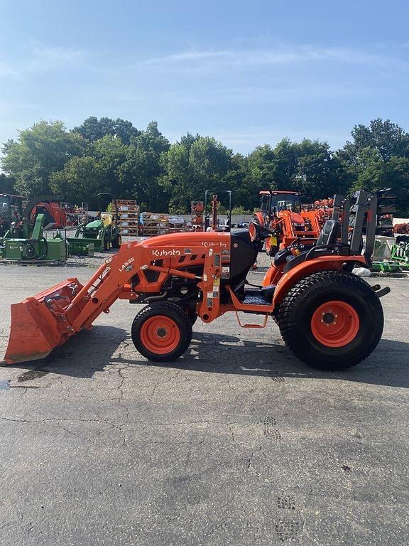 Image of Kubota LX2610SUHSD equipment image 2