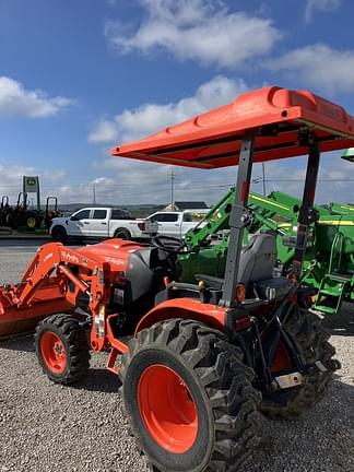 Image of Kubota LX3310 equipment image 2