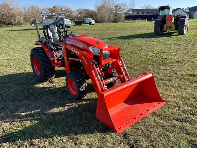 Image of Kubota LX3310HSD equipment image 2