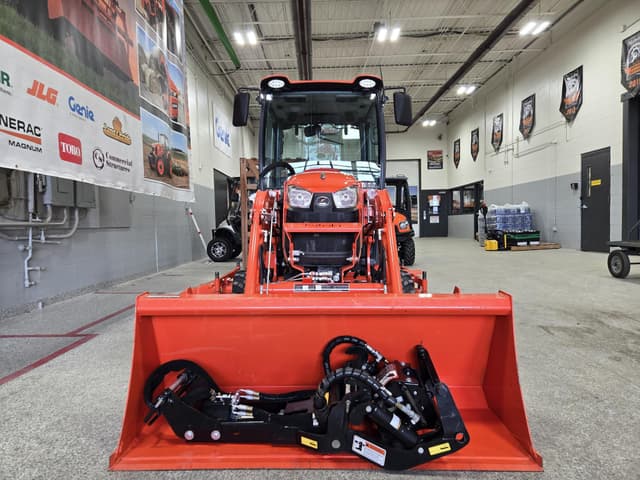 Image of Kubota LX3310HSDC equipment image 2