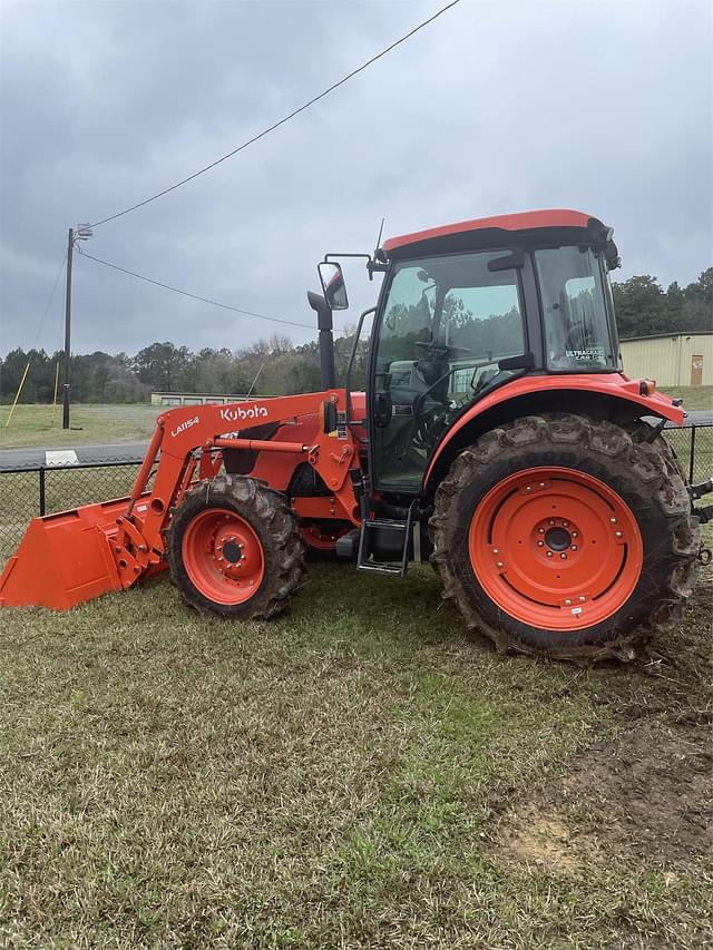 Image of Kubota M4-071 equipment image 2