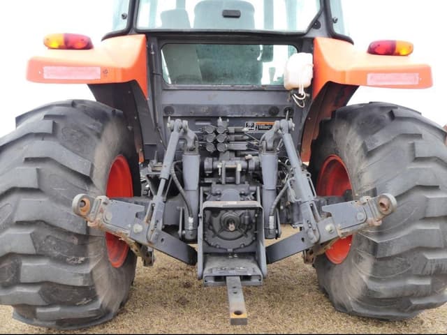 Image of Kubota M5-111 equipment image 4