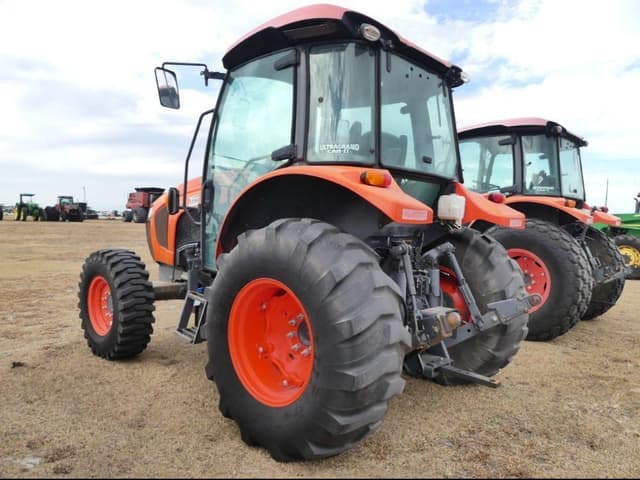Image of Kubota M5-111 equipment image 3