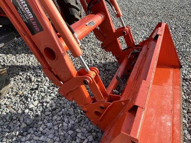 Image of Kubota M5-111 equipment image 4