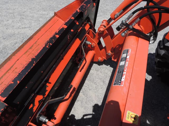 Image of Kubota M5660SUHD equipment image 4