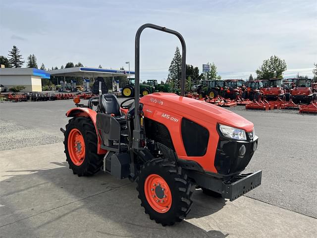 Image of Kubota M5N-091 equipment image 4