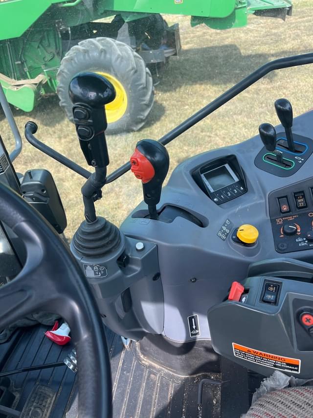 Image of Kubota M6-131 equipment image 2
