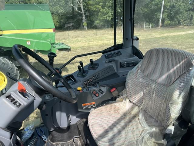 Image of Kubota M6-131 equipment image 4