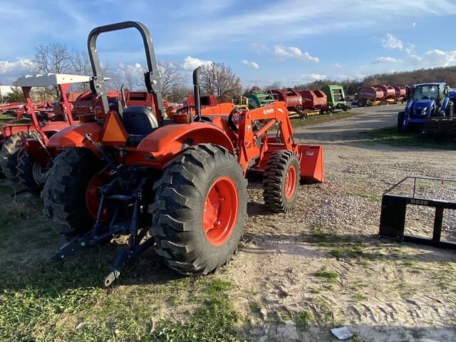 Image of Kubota M6060 equipment image 3