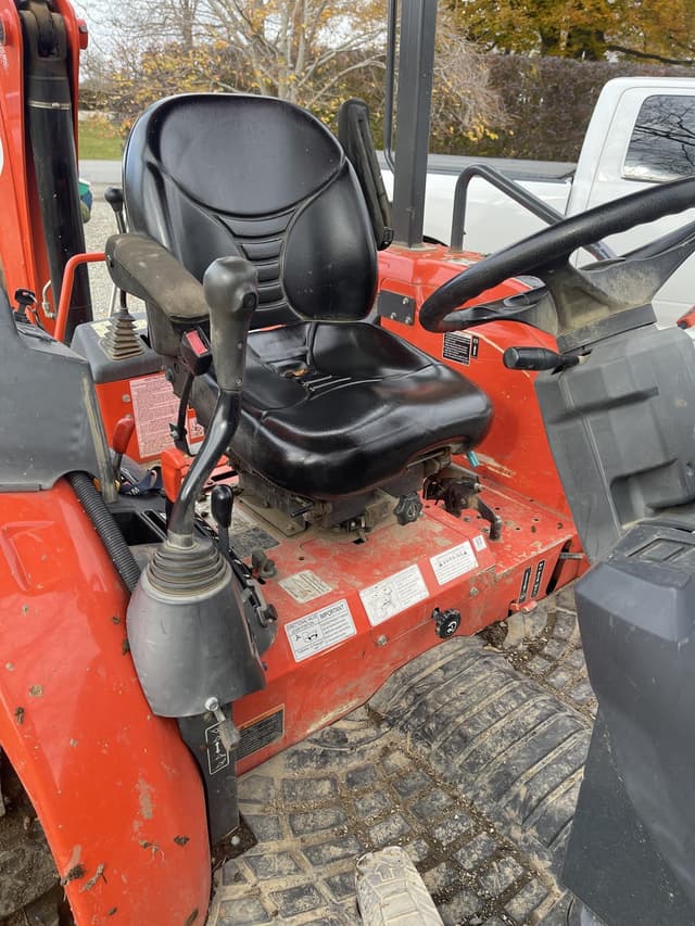 Image of Kubota M62 equipment image 4