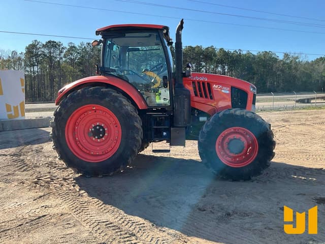 Image of Kubota M7.152 Deluxe equipment image 3