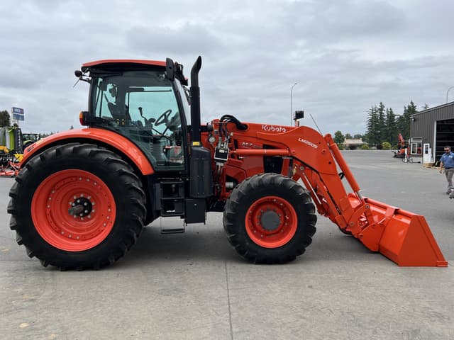 Image of Kubota M7.152 Deluxe equipment image 4