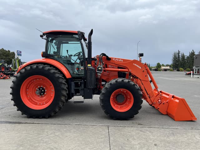 Image of Kubota M7.152 Deluxe equipment image 4