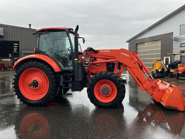 Image of Kubota M7.152 Deluxe equipment image 4