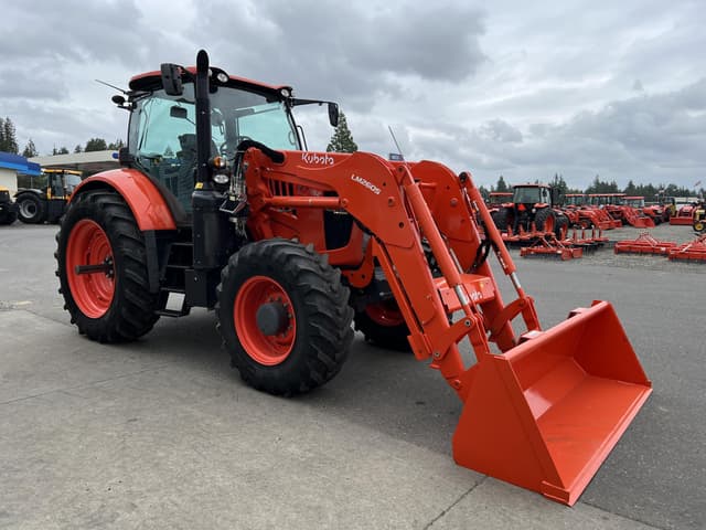 Image of Kubota M7.152 Deluxe equipment image 3