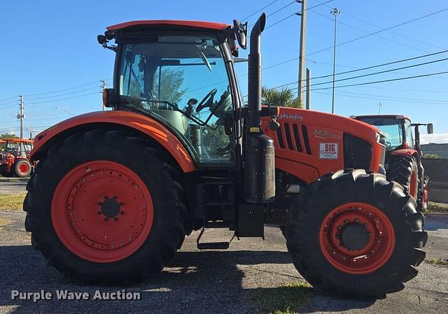 Image of Kubota M7.152 Deluxe equipment image 3