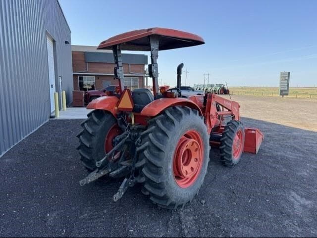 Image of Kubota M7060 equipment image 4