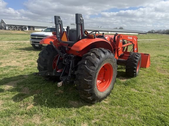 Image of Kubota M7060 equipment image 3