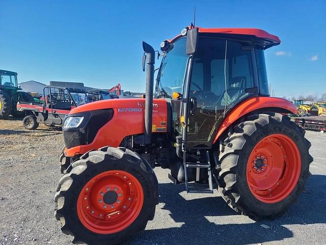 Image of Kubota M7060 equipment image 4