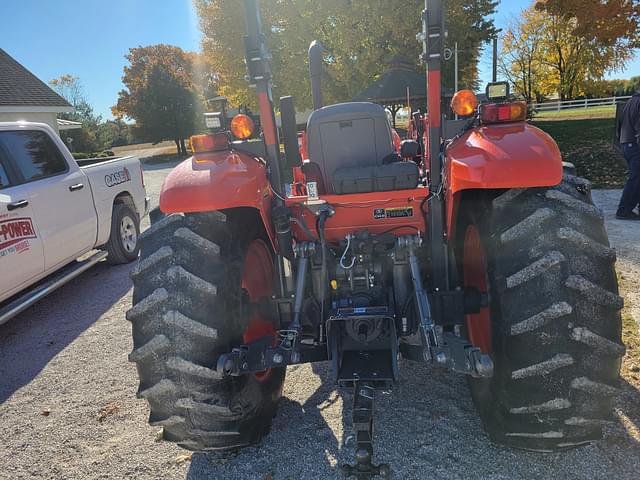 Image of Kubota M7060 equipment image 3