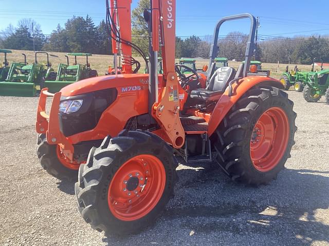 Image of Kubota M7060 equipment image 2