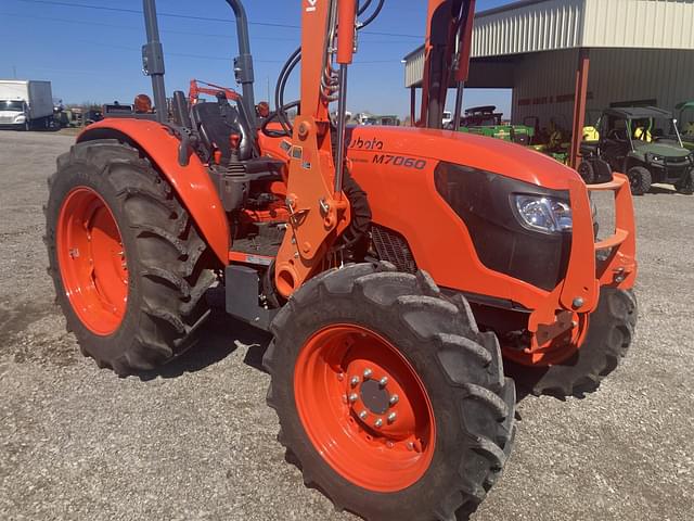 Image of Kubota M7060 equipment image 1