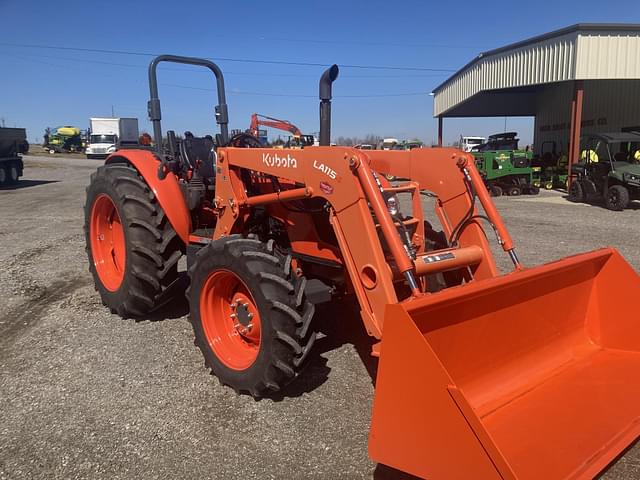 Image of Kubota M7060 equipment image 3