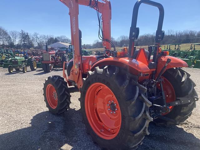 Image of Kubota M7060 equipment image 4