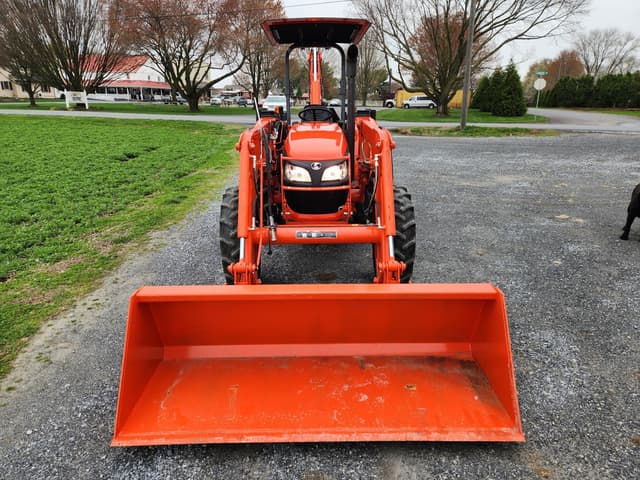 Image of Kubota M7060HD equipment image 2