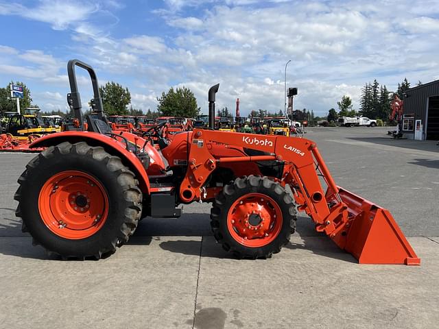 Image of Kubota M7060 equipment image 4