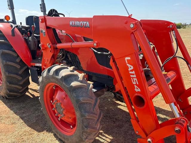 Image of Kubota M7060HD equipment image 3