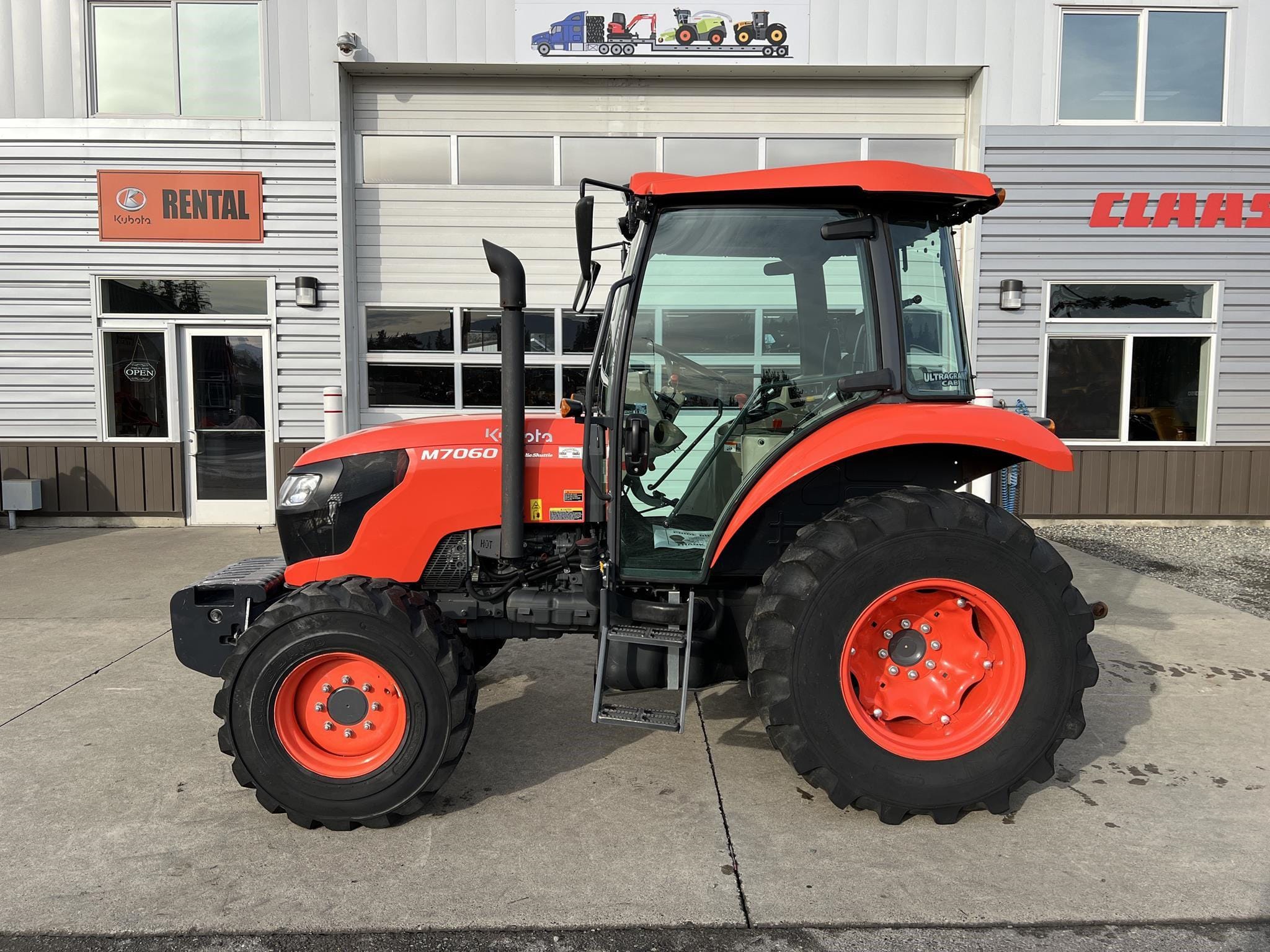 2021 Kubota M7060HDC Equipment Image0