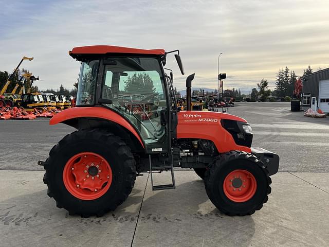 Image of Kubota M7060HDC equipment image 4