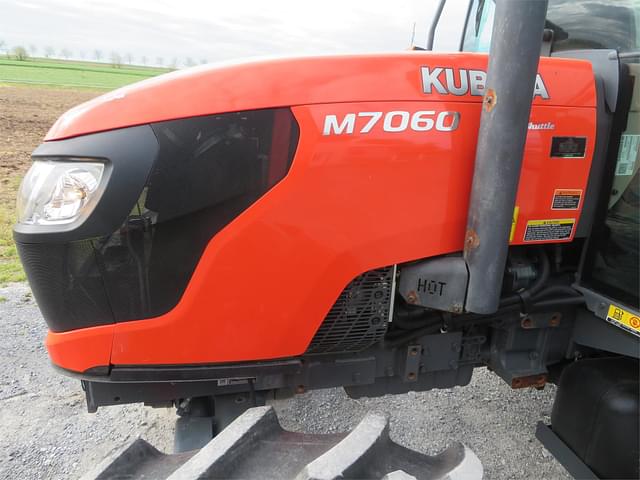 Image of Kubota M7060 equipment image 4