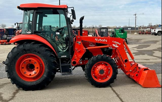 Image of Kubota M7060HDC12 equipment image 2