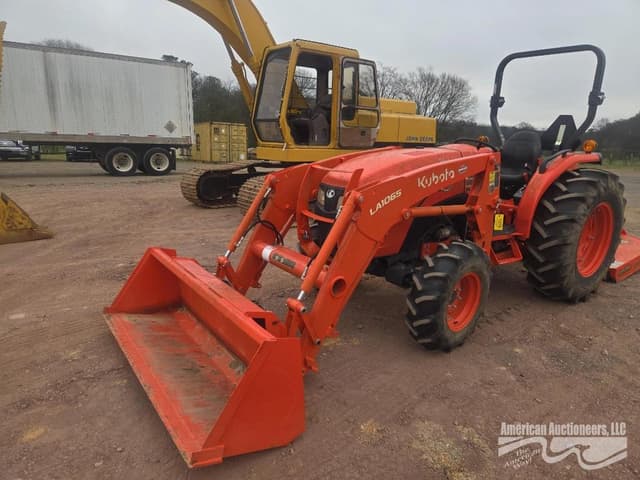 Image of Kubota MX5400 equipment image 4