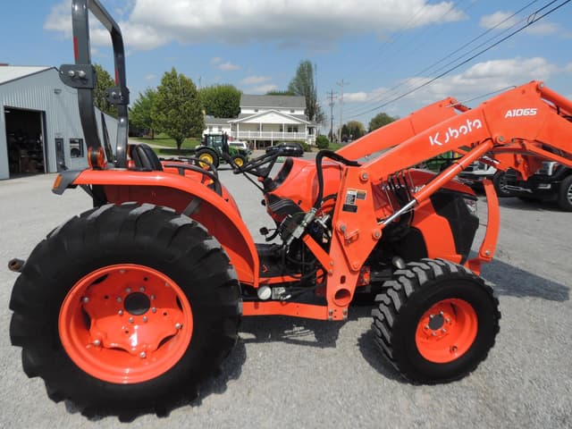 Image of Kubota MX5400DT equipment image 4
