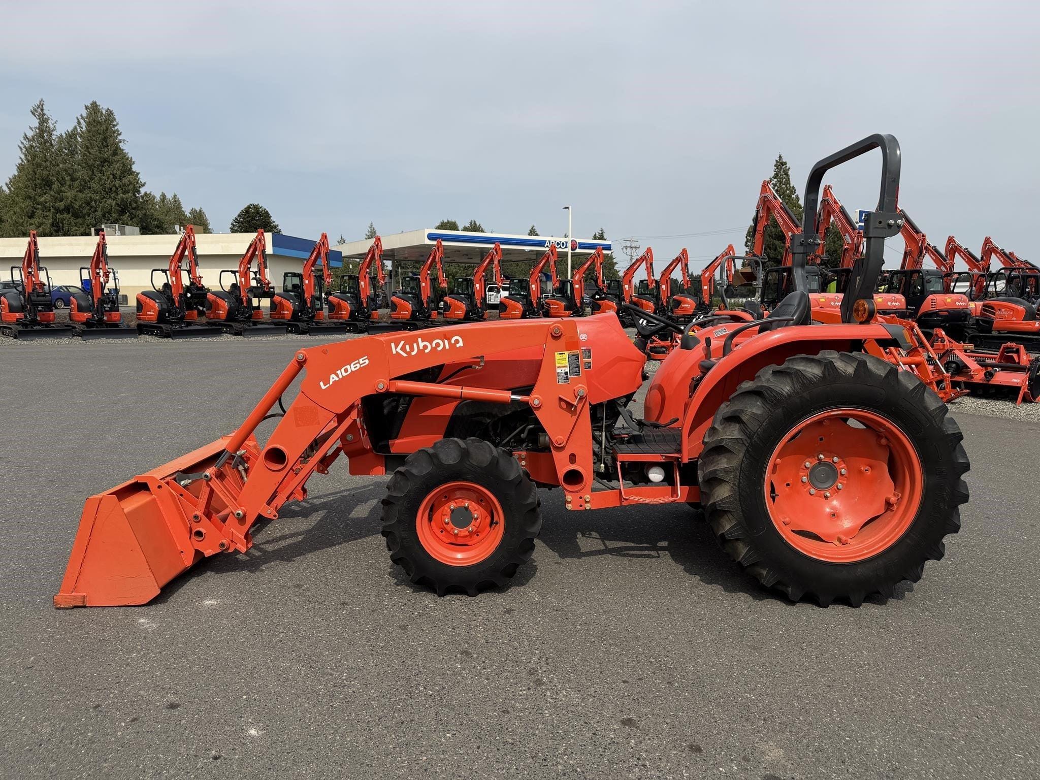 2021 Kubota MX5400HST Equipment Image0