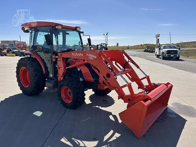 Image of Kubota MX6000 equipment image 4